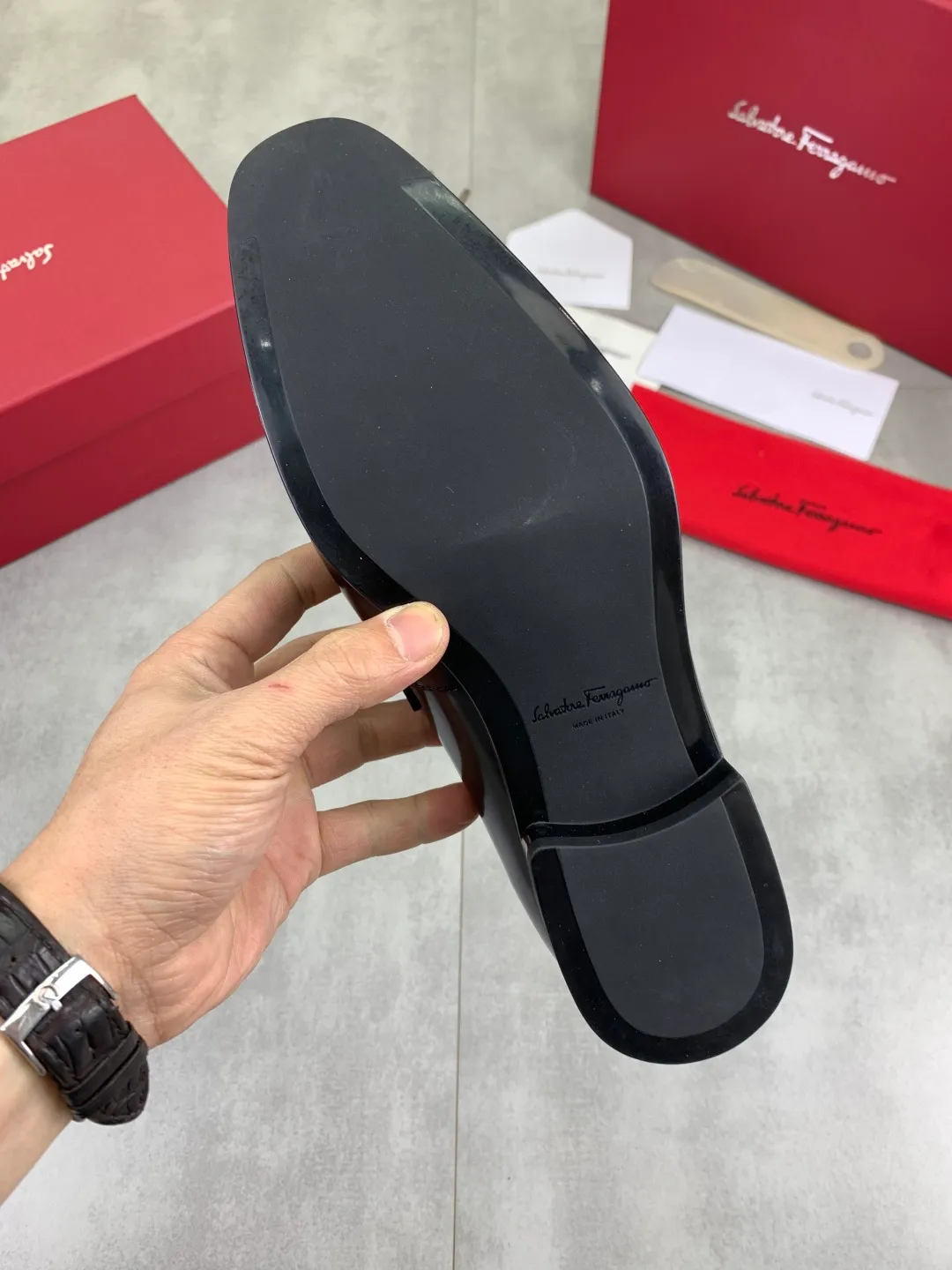 Men's men's shoes 💰P600💰[New model] High quality water-dyed cowhide 🆘[Salvatore Ferragamo] Ferragamo's latest casual business leather shoes for men! Listed simultaneously! The fabric is made of specially imported original calfskin, and the interior is made of imported water-dyed cowhide. It is absolutely luxurious and leads the fashion trend. High-end rubber outsole, size: 38-44 (45 and 46 can be customized) 5️⃣ colors available